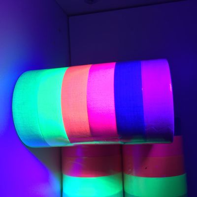 Cinta amonestadora de la cinta adhesiva de algodón de la cinta fluorescente de neón luminosa ligera negra ULTRAVIOLETA del paño para el partido proveedor